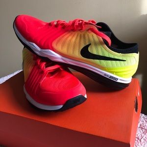 NIB: Women’s Nike Dual Fusion TR 4 print shoes